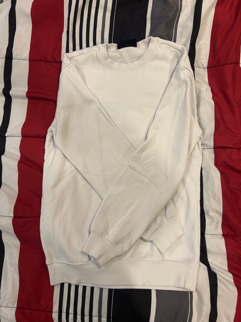 H&M White Crewneck Sweater - Classic Minimalist